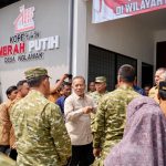Menteri Koperasi (Menkop) Ferry Juliantono bersama Wakil Panglima TNI Jenderal TNI Tandyo Budi Revita meninjau dan berdialog dengan sejumlah Komandan Distrik Militer (Dandim) mengenai perkembangan Koperasi Desa/Kelurahan Merah Putih (KDKMP) di sejumlah titik di Jawa Timur saat kunjungan ke Koperasi Desa Merah Putih Ngampel, Bojonegoro, Selasa (12/05/2026).
